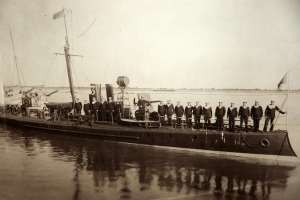 Romanian vedette (WW2 version has 20mm aft)